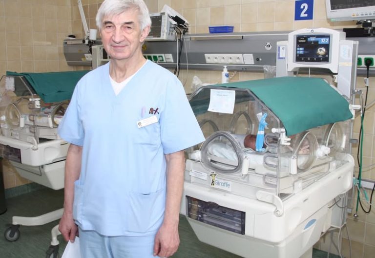 Wojciech Kowalik, lekarz kierujący Oddziałem Neonatologicznym z Pododdziałem Intensywnej Terapii Wcześniaków, Noworodków i Dzieci.